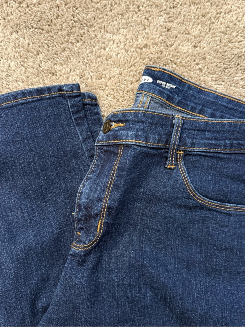 Old Navy • Skinny Jeans - Picture 4 of 9